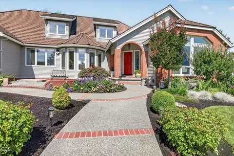 2430 Quail Run Dr, Medford, OR 97504