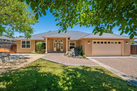 112 Orchard Ln, Shady Cove, OR 97539