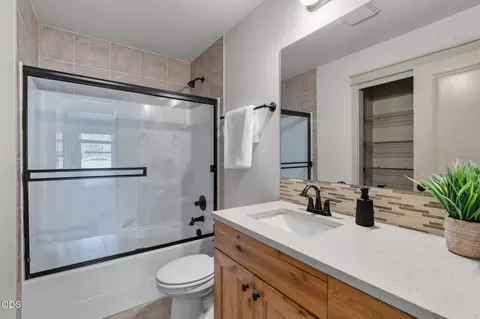 Bath - 1713 NW Precision Ln, Bend, OR 97703 photo 4 of 4
