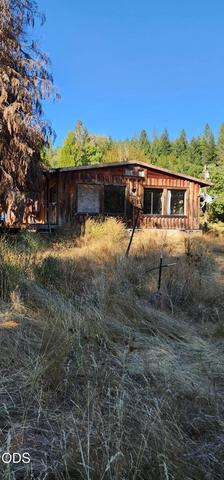 85 Speaker Rd, Wolf Creek, OR 97497