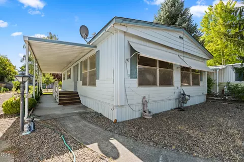 119 Briarwood Way, Grants Pass, OR 97526
