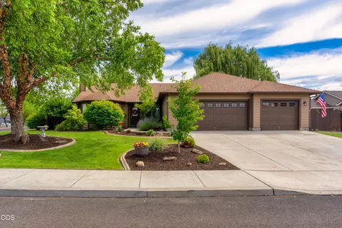 1922 NW Wildflower Pl, Redmond, OR 97756