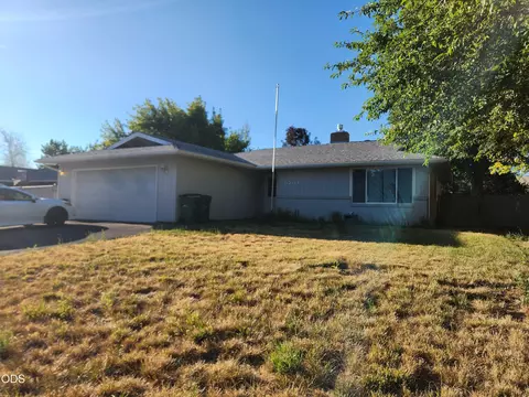 5201 Laurelwood Dr, Klamath Falls, OR 97603