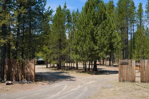 148740 Ahern Dr, La Pine, OR 97739 photo 2