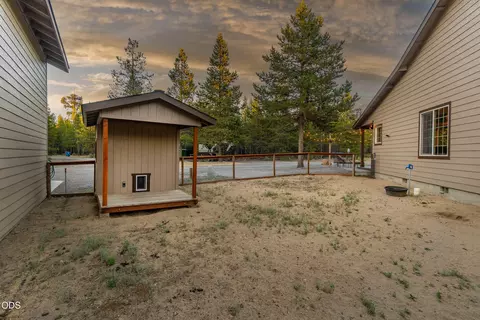 Exterior - 15533 Emerald Dr, La Pine, OR 97739 photo 5 of 7