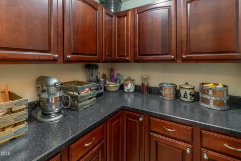 Kitchen - 15533 Emerald Dr, La Pine, OR 97739 photo 4 of 4