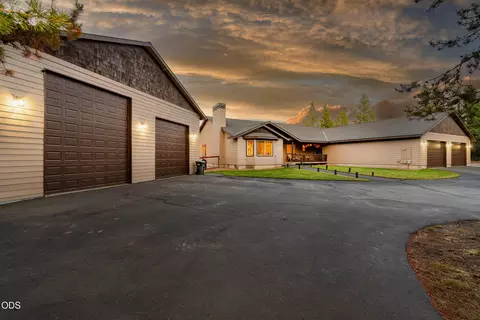 Exterior - 15533 Emerald Dr, La Pine, OR 97739 photo 4 of 7