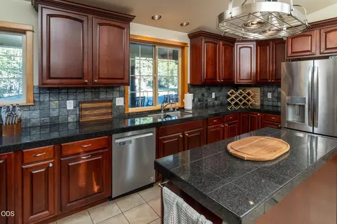 Kitchen - 15533 Emerald Dr, La Pine, OR 97739 photo 2 of 4