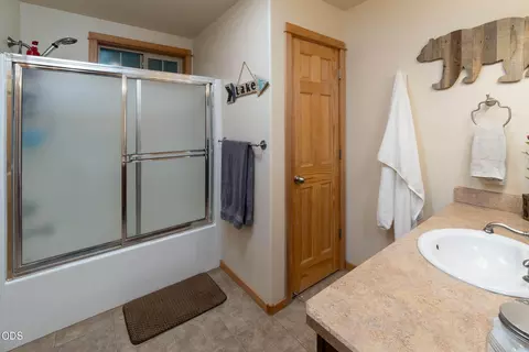 Bath - 15533 Emerald Dr, La Pine, OR 97739 photo 3 of 3