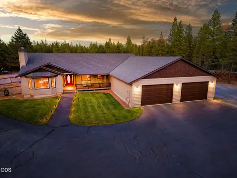Exterior - 15533 Emerald Dr, La Pine, OR 97739 photo 2 of 7