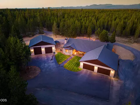 Exterior - 15533 Emerald Dr, La Pine, OR 97739 photo 1 of 7