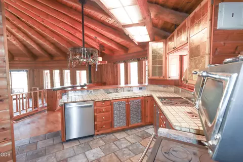 Kitchen - 54685 Silver Fox Dr, Bend, OR 97707 photo 1 of 1