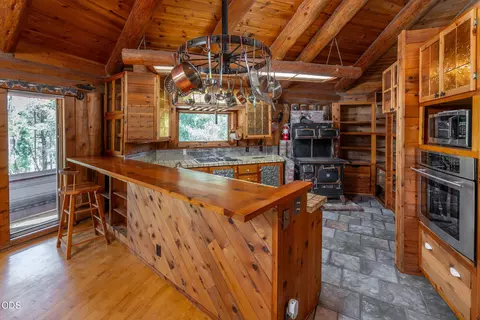 Kitchen - 54685 Silver Fox Dr, Bend, OR 97707 photo 2 of 3