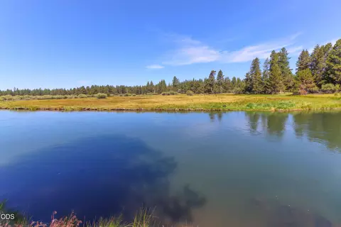 View/Area - 54685 Silver Fox Dr, Bend, OR 97707 photo 1 of 2