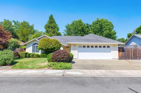 524 SW Anique Ln, Grants Pass, OR 97526