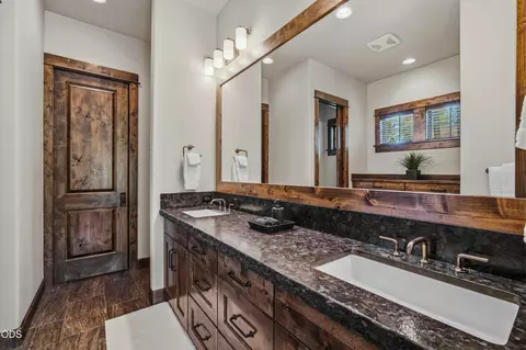 Bath - 56240 Trailmere Cir, Bend, OR 97707 photo 2 of 8
