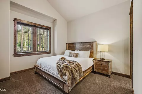 Bedroom - 56240 Trailmere Cir, Bend, OR 97707 photo 7 of 16
