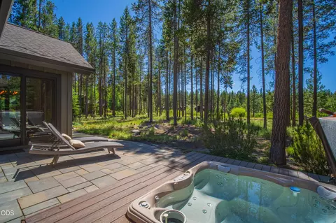 Exterior - 56240 Trailmere Cir, Bend, OR 97707 photo 7 of 11