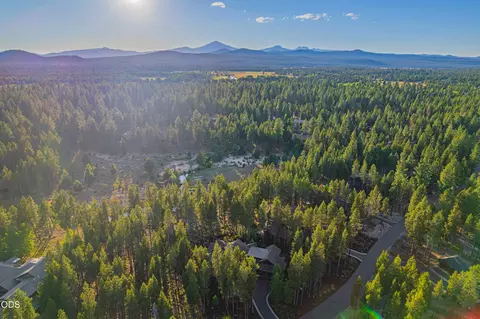 View/Area - 56240 Trailmere Cir, Bend, OR 97707 photo 5 of 5