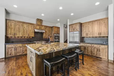 Kitchen - 56240 Trailmere Cir, Bend, OR 97707 photo 4 of 9
