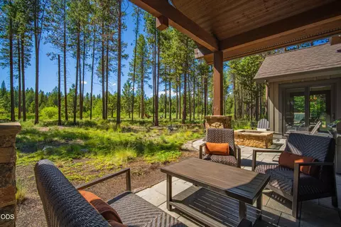 Exterior - 56240 Trailmere Cir, Bend, OR 97707 photo 9 of 11