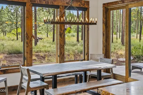 Dining - 56240 Trailmere Cir, Bend, OR 97707 photo 3 of 4