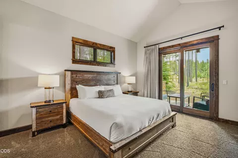 Bedroom - 56240 Trailmere Cir, Bend, OR 97707 photo 4 of 16