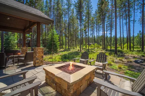 Exterior - 56240 Trailmere Cir, Bend, OR 97707 photo 5 of 11