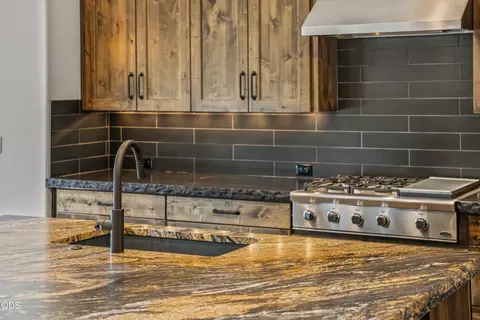 Kitchen - 56240 Trailmere Cir, Bend, OR 97707 photo 3 of 9