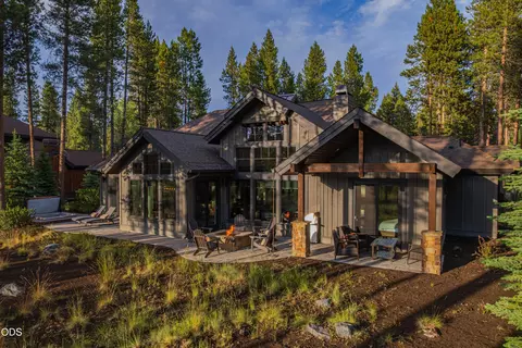 Exterior - 56240 Trailmere Cir, Bend, OR 97707 photo 10 of 11