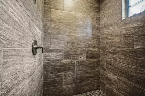Bath - 56240 Trailmere Cir, Bend, OR 97707 photo 3 of 8