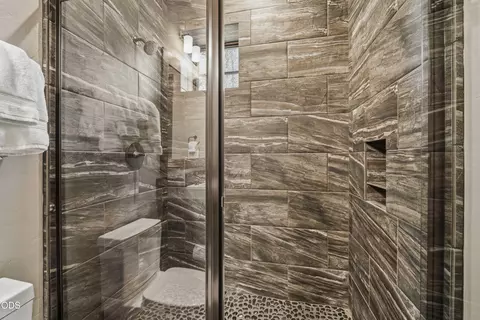 Bath - 56240 Trailmere Cir, Bend, OR 97707 photo 5 of 8
