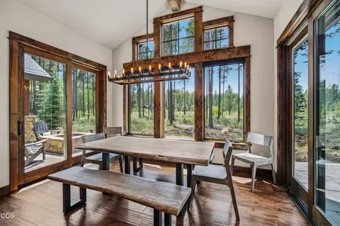 Dining - 56240 Trailmere Cir, Bend, OR 97707 photo 2 of 4