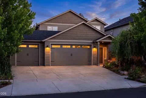 21241 SE Golden Market Ln, Bend, OR 97702