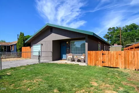 645 NW 7th St, Redmond, OR 97756