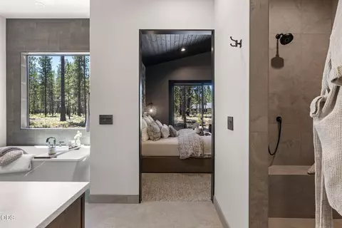 Bath - 17833 Preservation Loop #429, Bend, OR 97707 photo 4 of 8