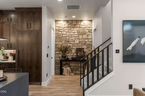 Entry Way - 17833 Preservation Loop #429, Bend, OR 97707 photo 2 of 4