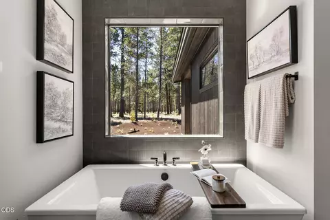 Bath - 17833 Preservation Loop #429, Bend, OR 97707 photo 2 of 8
