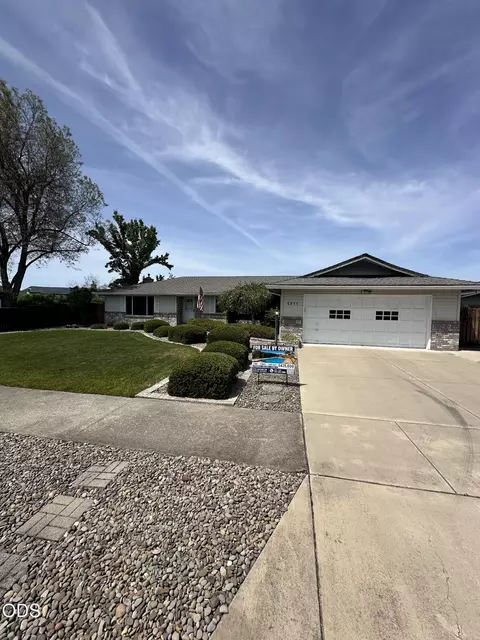 1711 Alcan Dr, Medford, OR 97504