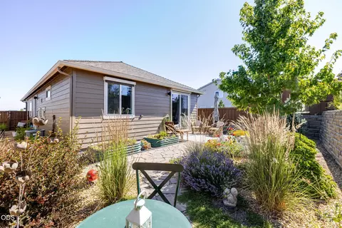 Exterior - 3895 NE Oakside Loop, Bend, OR 97701 photo 4 of 10