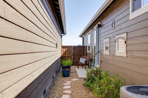 Exterior - 3895 NE Oakside Loop, Bend, OR 97701 photo 5 of 10
