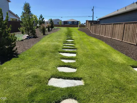 Exterior - 3895 NE Oakside Loop, Bend, OR 97701 photo 9 of 10
