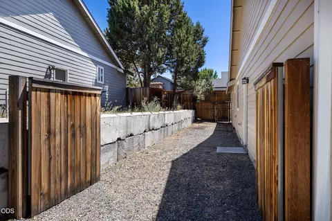 Exterior - 20729 Nicolette Dr, Bend, OR 97701 photo 12 of 13