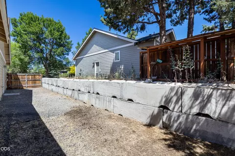 Exterior - 20729 Nicolette Dr, Bend, OR 97701 photo 11 of 13