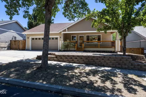 Exterior - 20729 Nicolette Dr, Bend, OR 97701 photo 2 of 13
