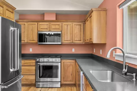 Kitchen - 20729 Nicolette Dr, Bend, OR 97701 photo 1 of 3