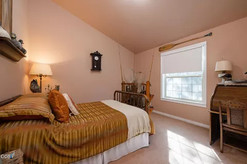 Bedroom - 51889 Pine Loop Dr, La Pine, OR 97739 photo 2 of 3