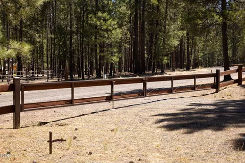 Exterior - 51889 Pine Loop Dr, La Pine, OR 97739 photo 27 of 29