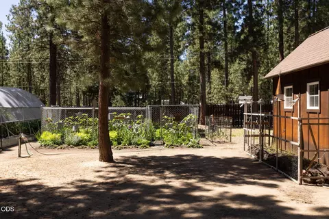 Exterior - 51889 Pine Loop Dr, La Pine, OR 97739 photo 22 of 29