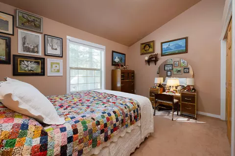 Bedroom - 51889 Pine Loop Dr, La Pine, OR 97739 photo 3 of 3